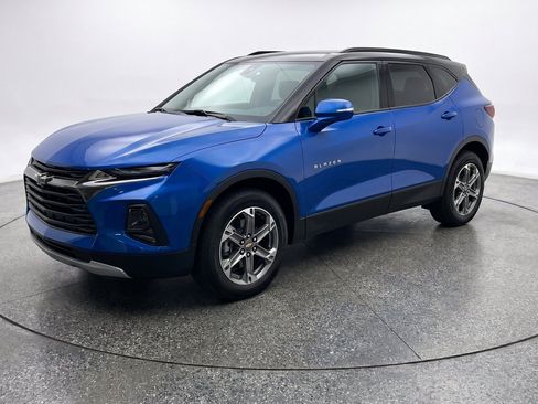 Used 2025 Chevrolet Blazer LT FWD image 3