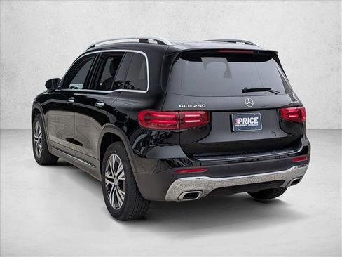 Used 2025 Mercedes-Benz GLB 250 4MATIC image 8