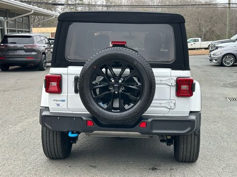 Used 2023 Jeep Wrangler Unlimited Sahara image 10