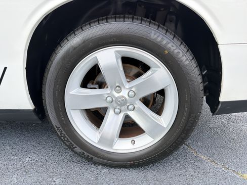 Used 2009 Dodge Challenger SE RWD image 27