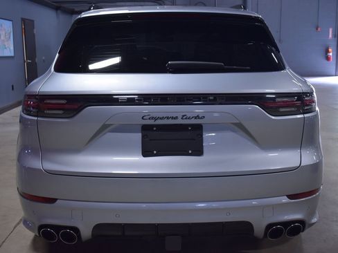 Used 2021 Porsche Cayenne Turbo image 9