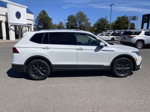 Used 2023 Volkswagen Tiguan SE w/ Panoramic Sunroof Package FWD image 45