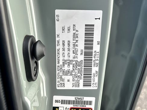 Used 2025 Toyota Tundra Limited image 27