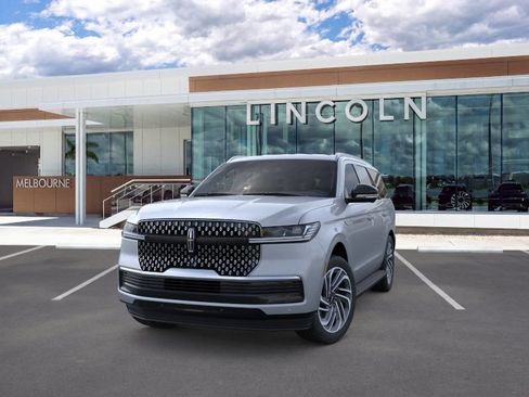 New 2026 Lincoln Navigator Premiere AWD/4WD image 2