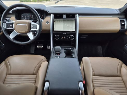 Used 2024 Land Rover Discovery Metropolitan Edition AWD/4WD image 20