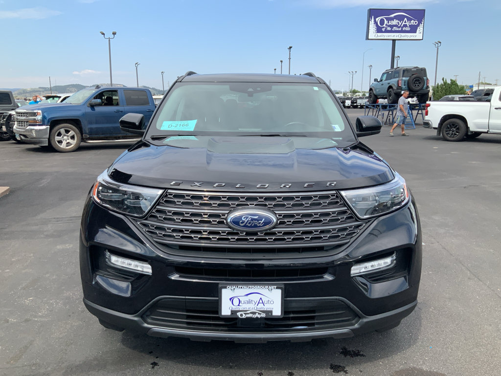 Used 2023 Ford Explorer XLT w/ Equipment Group 202A AWD/4WD image 3