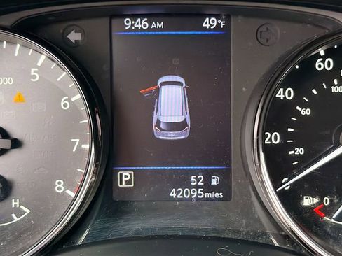 Used 2018 Nissan Rogue SV image 12