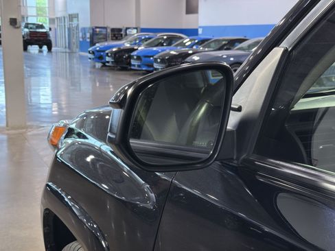 Used 2022 Toyota 4Runner SR5 AWD/4WD image 15