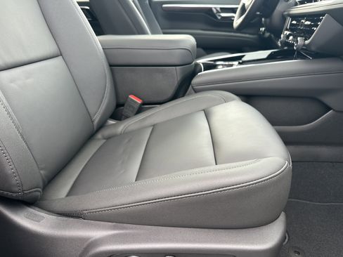 New 2026 Chevrolet Suburban Z71 image 15