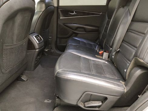 Used 2019 Kia Sorento EX image 18