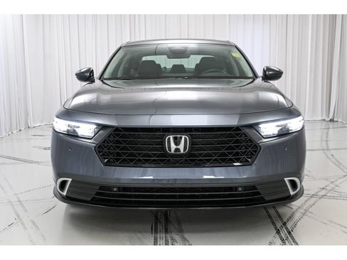 Used 2023 Honda Accord Touring image 3