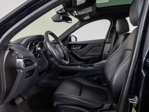 Used 2018 Jaguar F-PACE Premium image 13