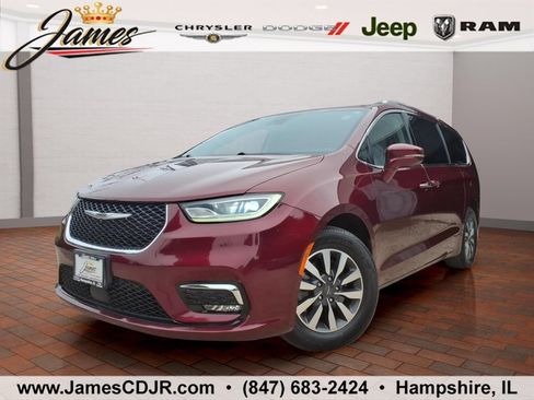 Used 2021 Chrysler Pacifica Touring-L FWD image 1