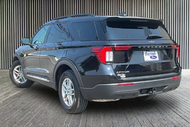 Used 2025 Ford Explorer Active AWD/4WD image 11