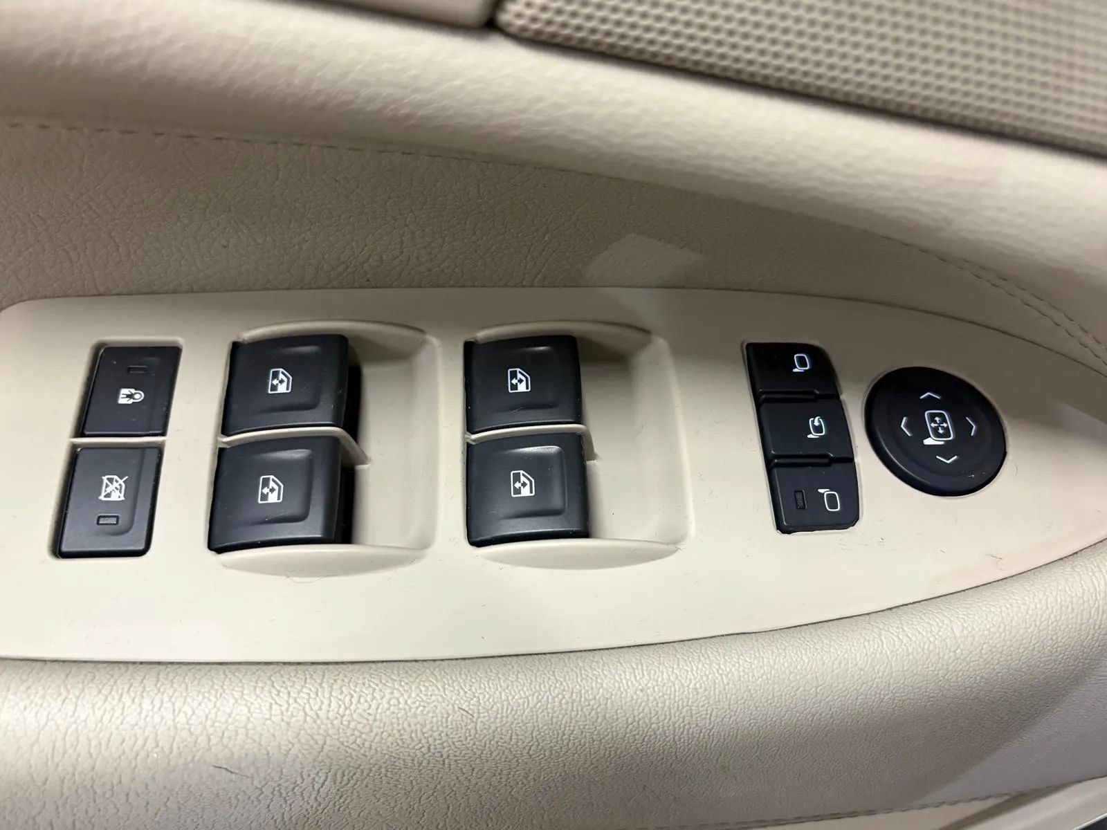 Used 2016 Cadillac Escalade Luxury AWD/4WD image 37