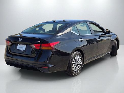 Used 2024 Nissan Altima 2.5 SV image 4