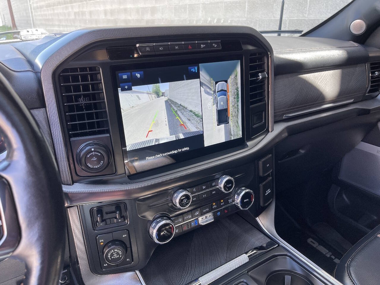 Used 2022 Ford F150 Platinum w/ FX4 Off-Road Package AWD/4WD image 24