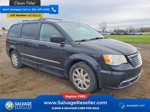 Used 2013 Chrysler Town & Country Touring image 5