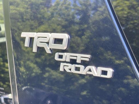 Used 2020 Toyota 4Runner TRD Off-Road Premium w/ Moonroof Package AWD/4WD image 10