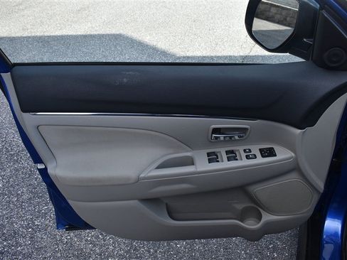 Used 2017 Mitsubishi Outlander Sport ES FWD image 9
