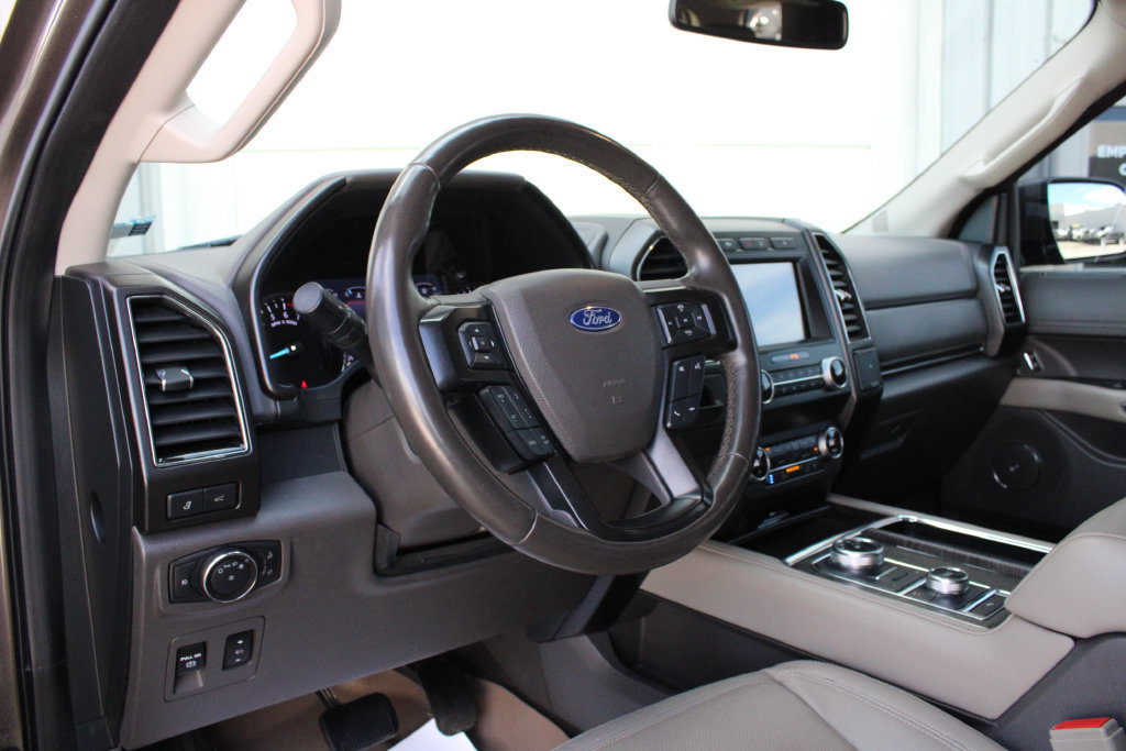 Used 2019 Ford Expedition Limited w/ Equipment Group 301A AWD/4WD image 2