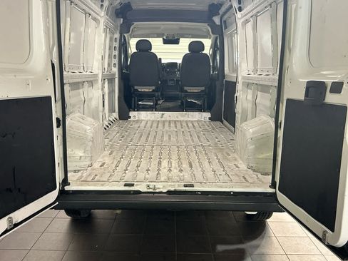 Used 2024 RAM ProMaster 2500 w/ Convenience Group FWD image 4