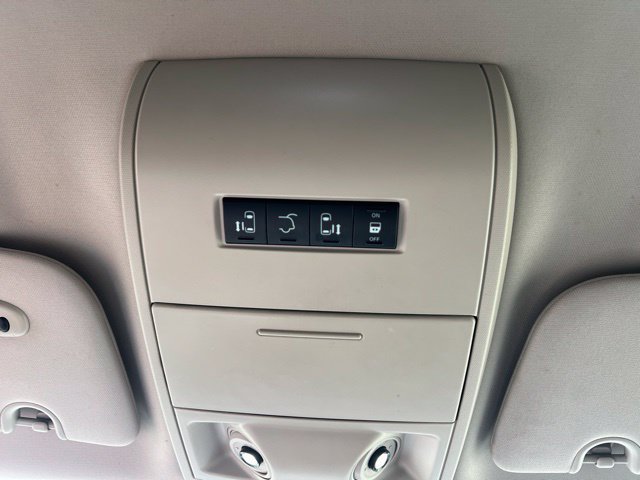 Used 2016 Chrysler Town & Country Touring-L w/ Driver Convenience Group FWD image 32