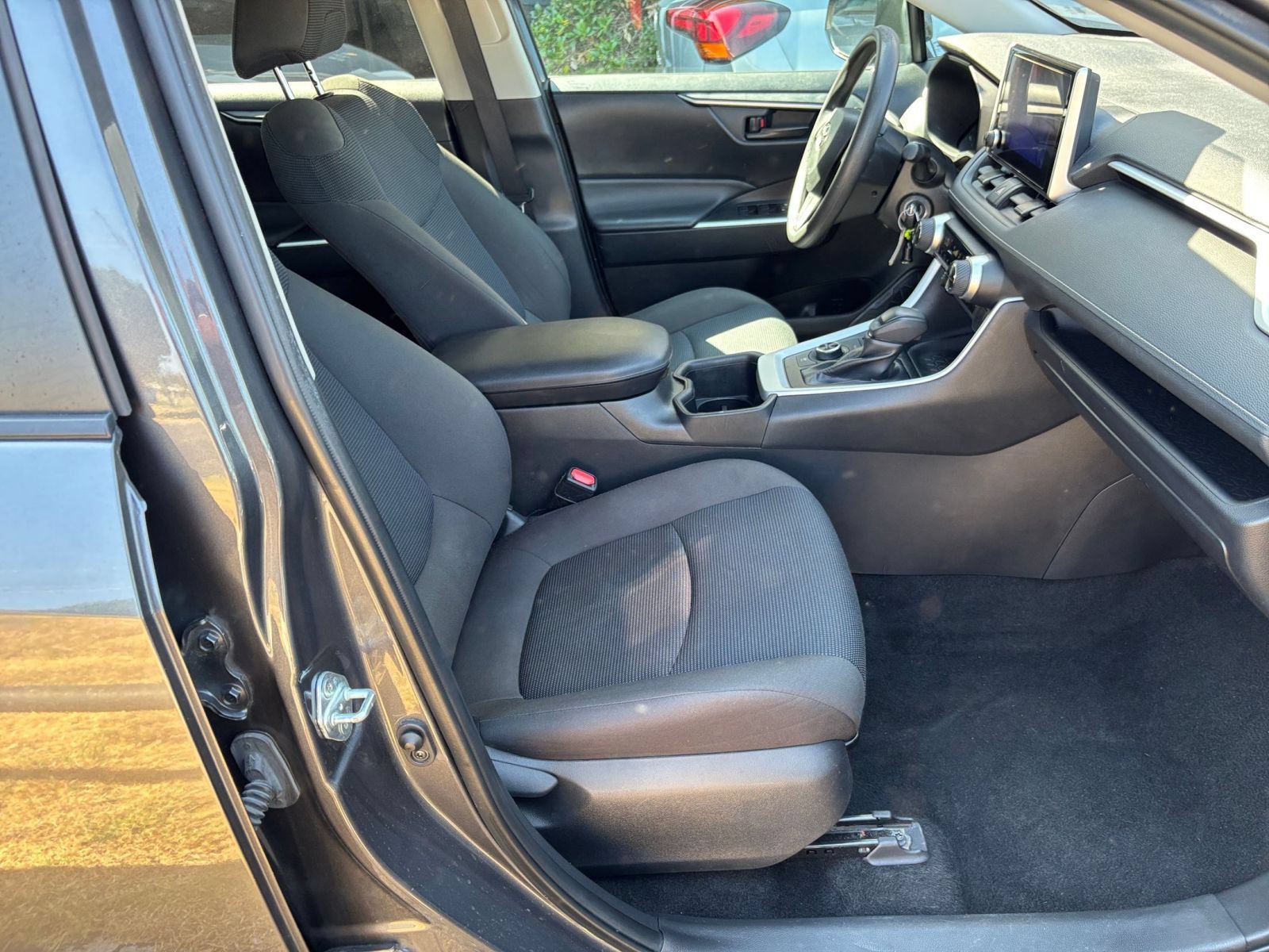 Used 2024 Toyota RAV4 LE AWD/4WD image 34