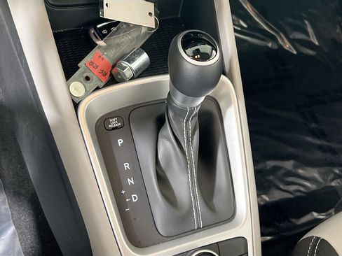 Used 2024 Hyundai Venue SEL FWD image 16