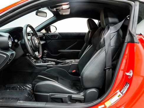Used 2023 Toyota GR86 Premium w/ ALL Weather Mat Package (TMS) RWD image 16