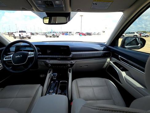 Used 2024 Kia Telluride SX w/ Towing Package image 12