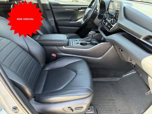 Used 2022 Toyota Highlander XLE image 20
