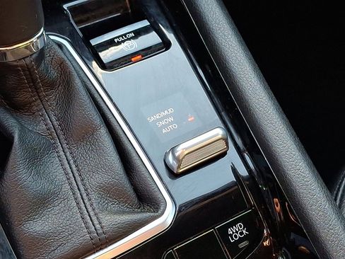 Used 2024 Jeep Compass Limited image 25