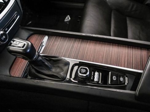 Used 2021 Volvo S60 T5 Momentum image 21