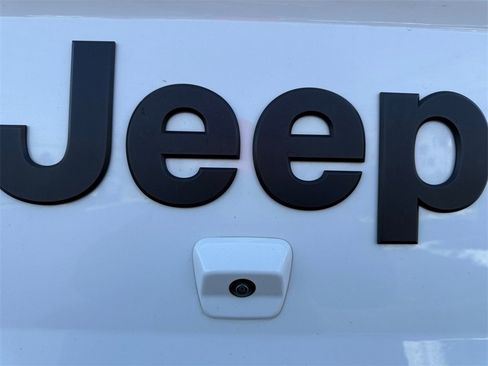 Certified 2020 Jeep Gladiator Sport w/ Quick Order Package 24S image 17