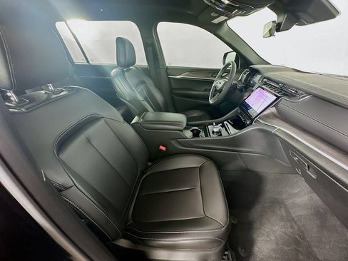 Used 2025 Jeep Grand Cherokee L Limited AWD/4WD image 42