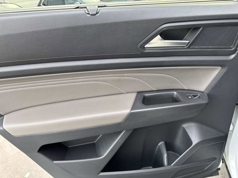 Certified 2023 Volkswagen Atlas SE image 9