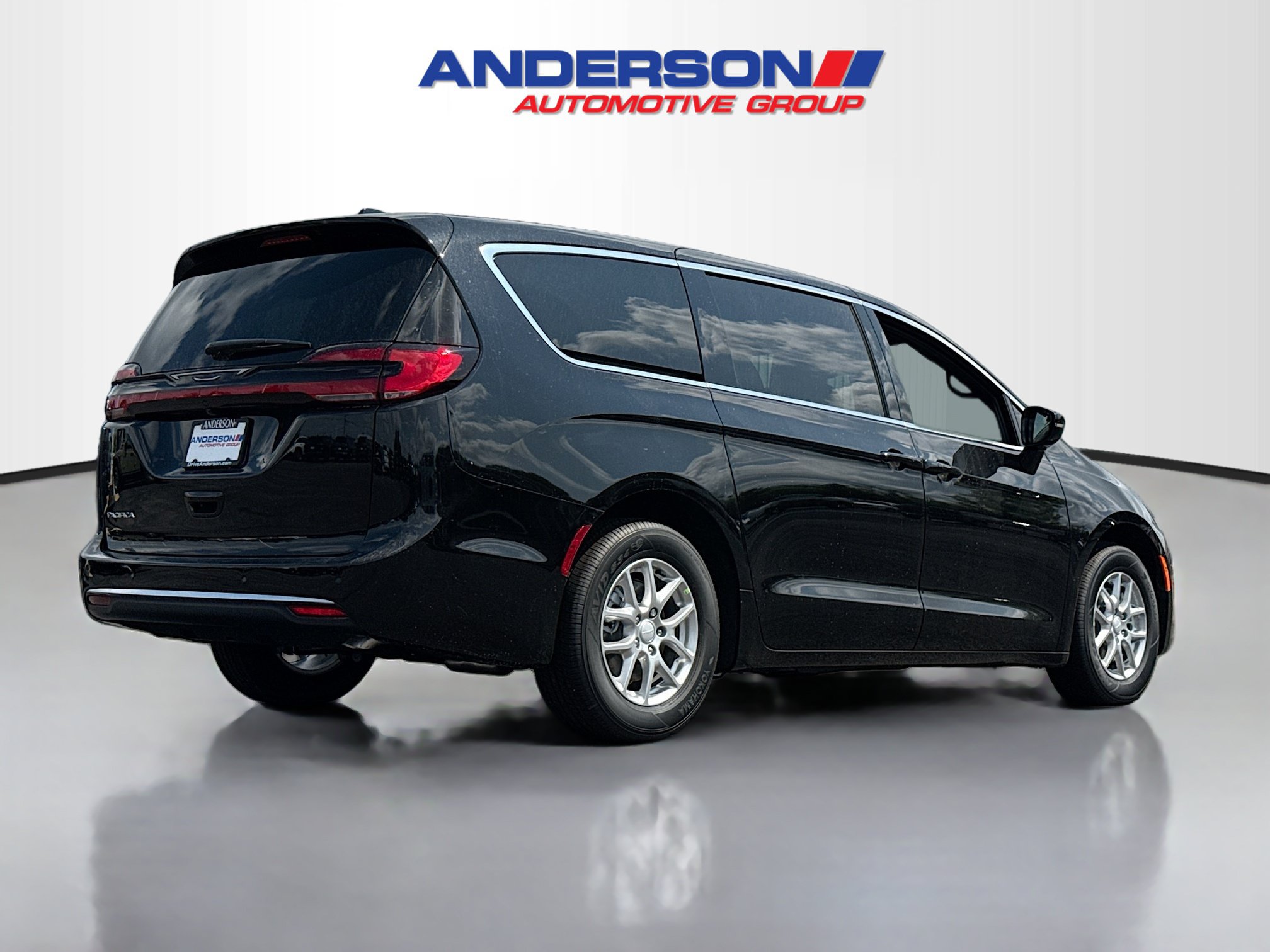 New 2027 Chrysler Pacifica Select FWD image 2