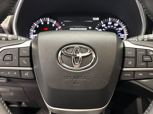 Used 2025 Toyota Highlander XLE AWD/4WD image 22