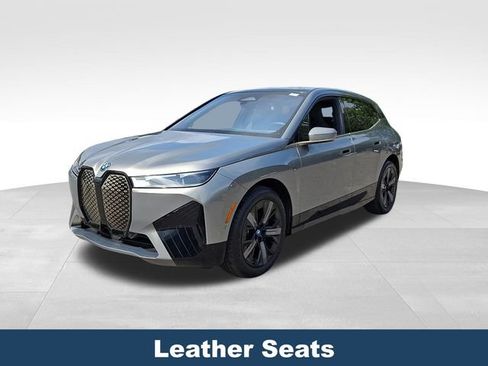 Used 2023 BMW iX xDrive50 w/ Sport Package AWD/4WD image 4