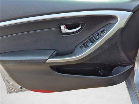 Used 2014 Hyundai Elantra GT w/ Option Group 03 FWD image 16