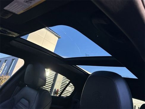 Used 2022 Alfa Romeo Stelvio Veloce image 24