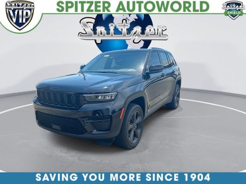 Used 2024 Jeep Grand Cherokee Altitude AWD/4WD image 4