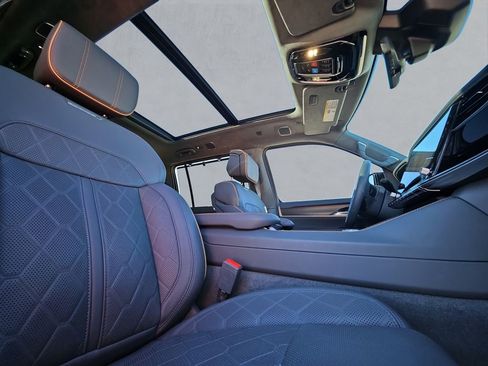 Used 2024 Jeep Grand Wagoneer Series III w/ Quick Order Packagew 28T image 31