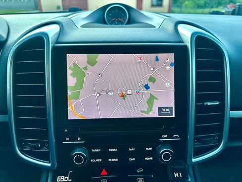 Used 2018 Porsche Cayenne AWD/4WD image 19