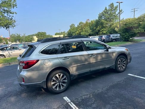 Used 2017 Subaru Outback 2.5i Limited AWD/4WD image 3