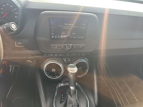 Used 2019 Chevrolet Camaro LT RWD image 9