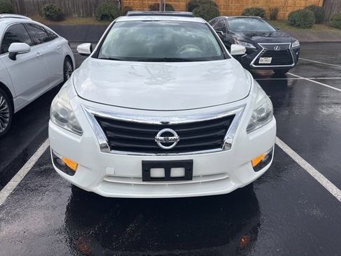 Used 2013 Nissan Altima 2.5 SL w/ Technology Pkg image 2