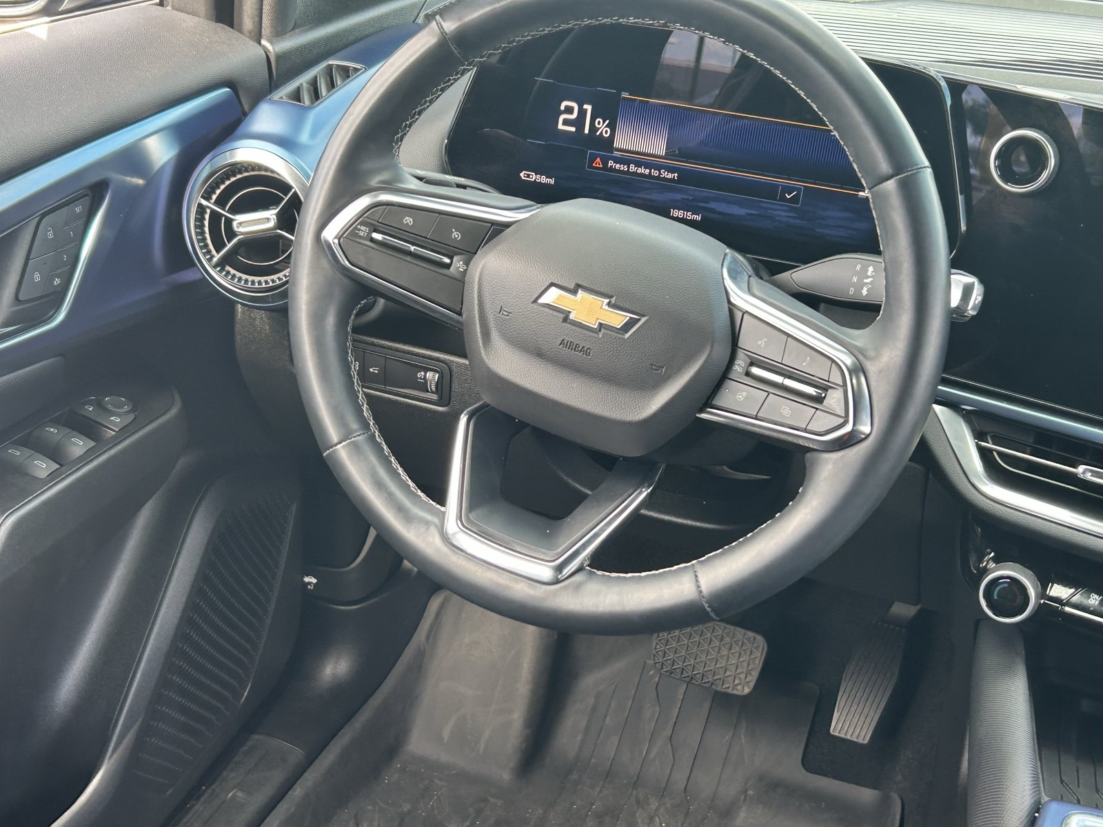 Certified 2024 Chevrolet Equinox EV LT FWD image 16
