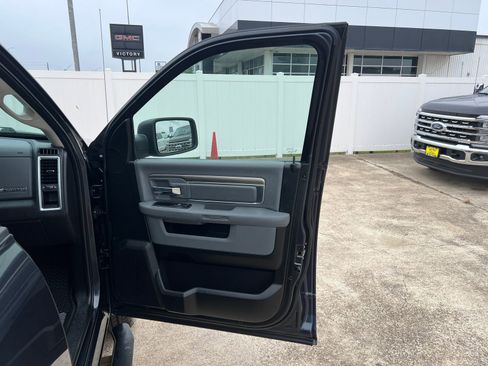 Used 2018 RAM 1500 Big Horn RWD image 10